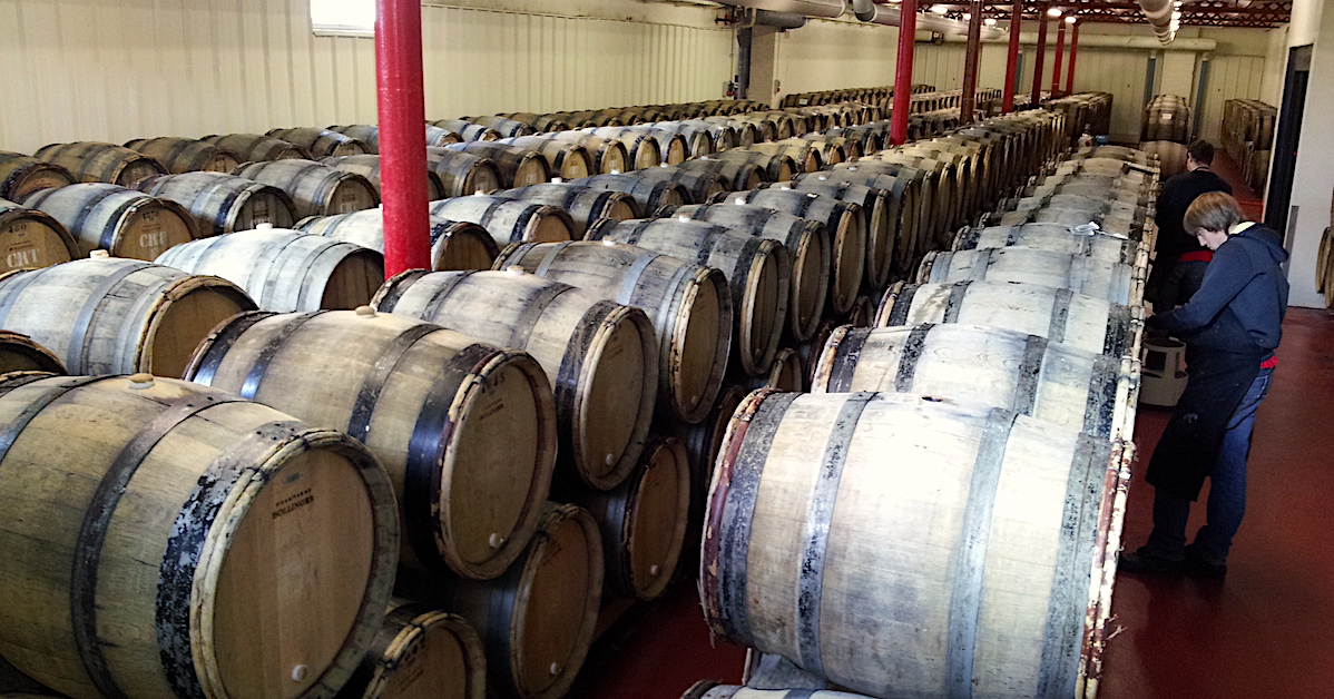 Elevage des champagnes Bollinger chai-barriques-champagne-bollinger