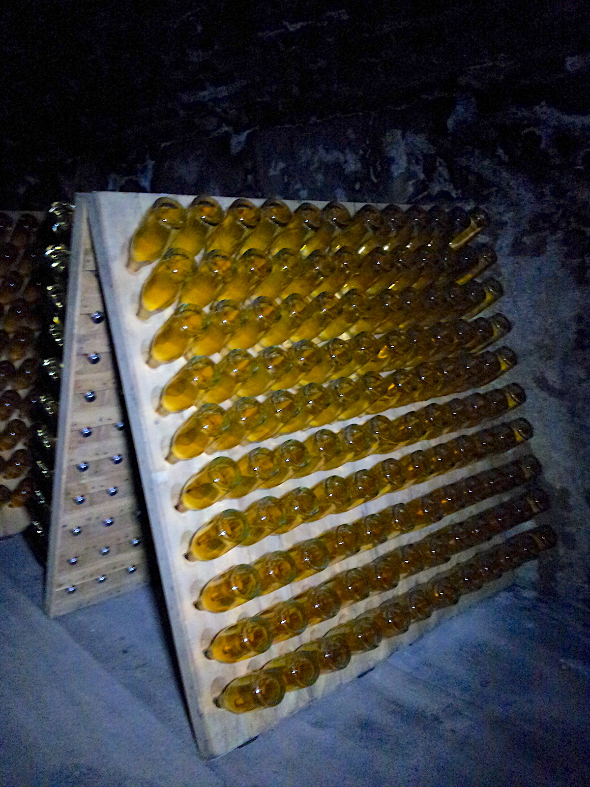 Foam formation and stirring Louis Roederer racking louis-roederer-racking-foam-formation-stirring